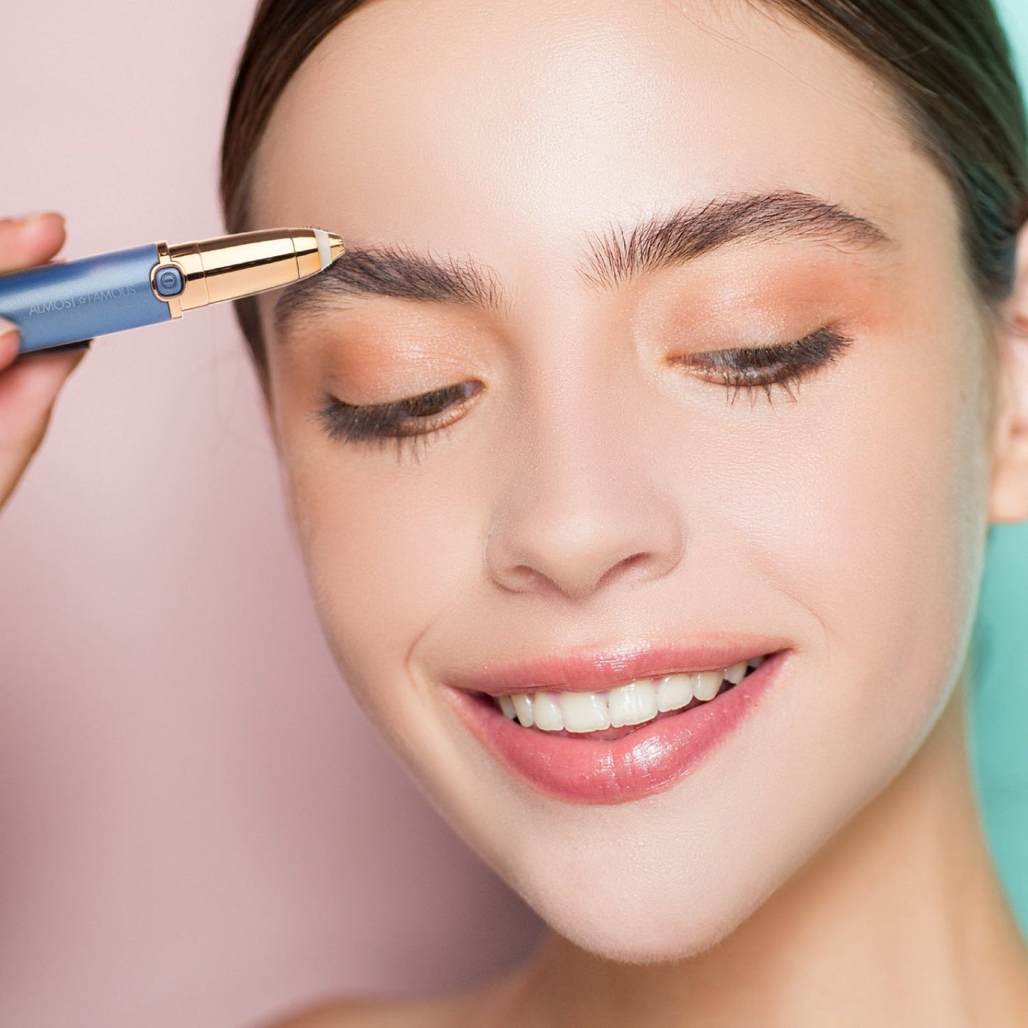"Perfect Brows" Eyebrow Trimmer with Precision LED Tip-3