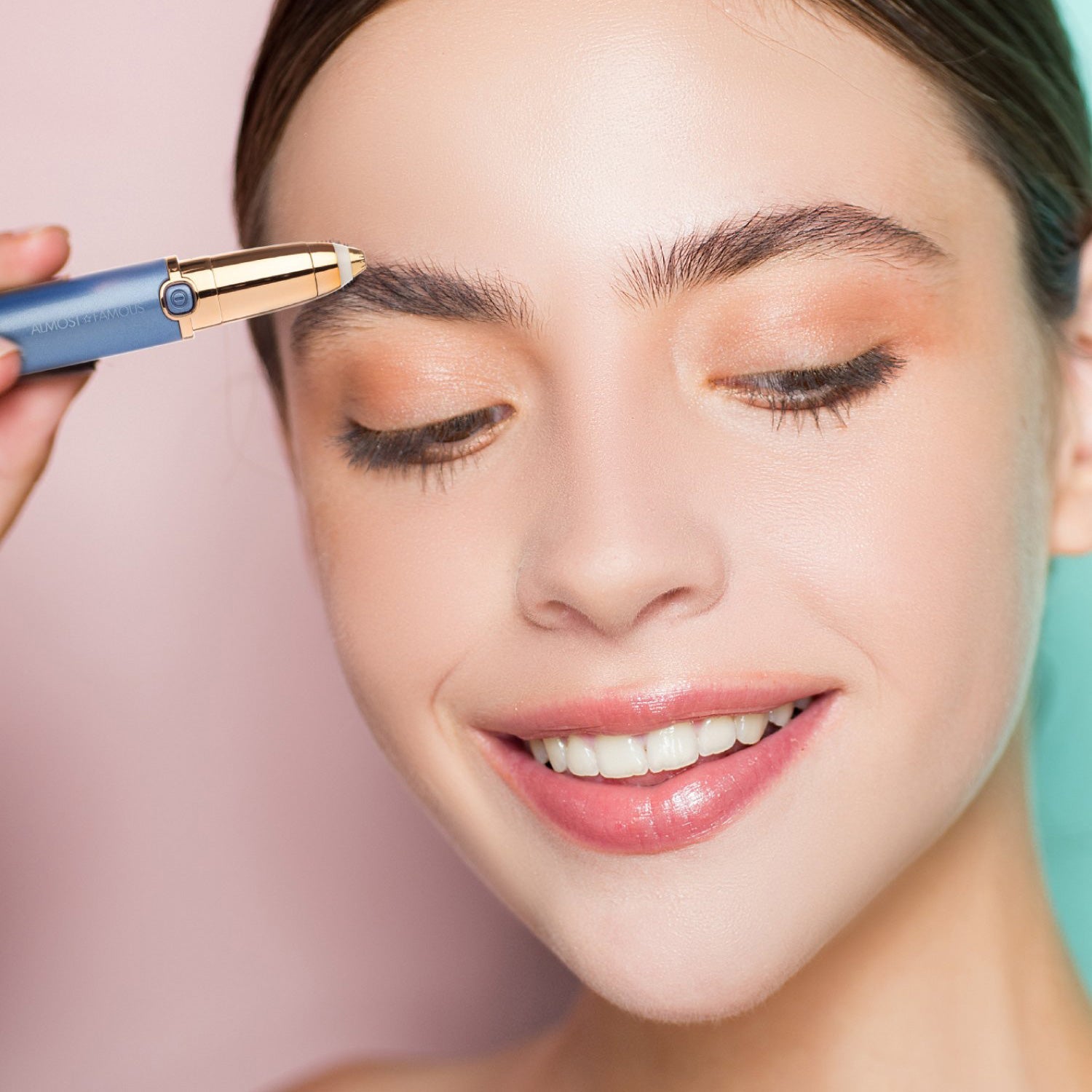 "Perfect Brows" Eyebrow Trimmer with Precision LED Tip-3